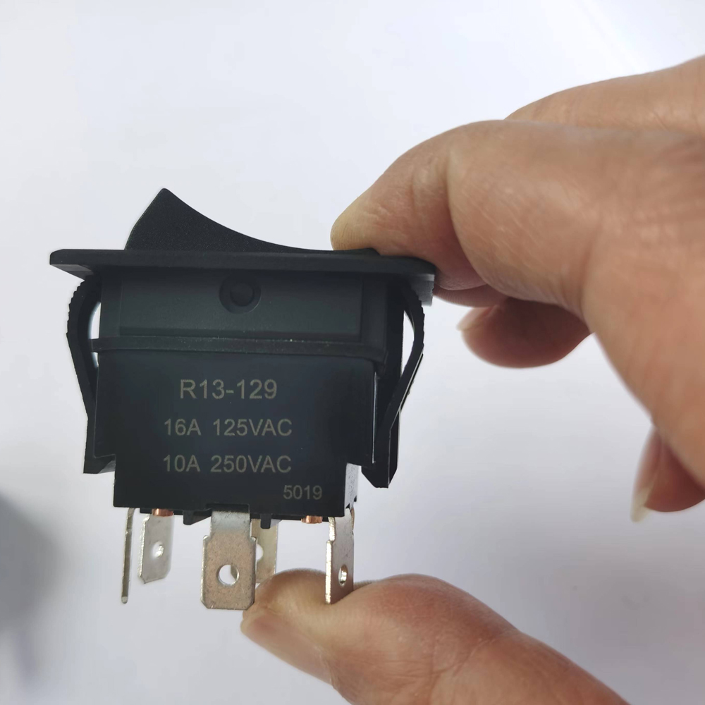 R13-129 4Pin 6Pins 125/250V 16 - đánh giá và giá Industrial Tools
